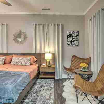 4 Mi to Dtwn: Dallas Gem w/ Furnished Patio Rooms