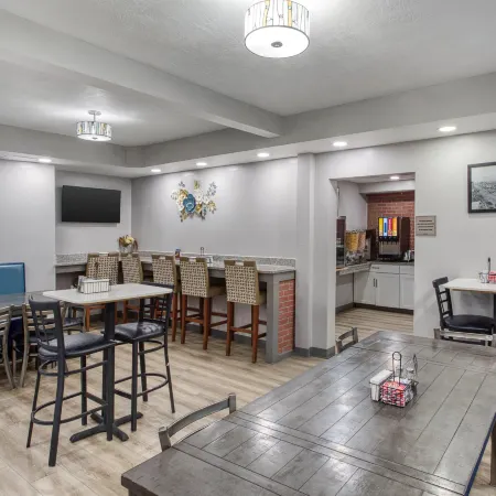 SureStay by Best Western Salt Lake City Downtown Отели рядом с достопримечательностью «Сад Red Butte»