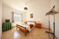 FF 02 - Bedroom 2 in Sea Breeze Guesthouse - Pensions