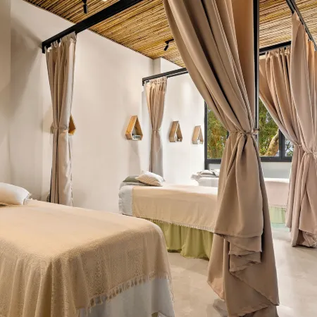 Tulemar Resort