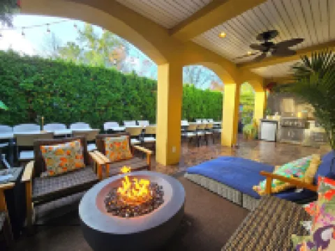 Comfort and Luxury Tropical Villa with EV Charger.