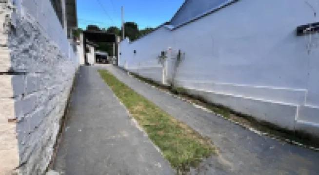 帶泳池、燒烤和桌球桌的房子