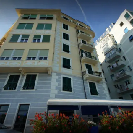 Luna Rooms