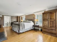 Mayville Union House Hotels in Bethel