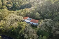Quinta Senhora da Vida - a house in the middle of the forest, overlooking the sea