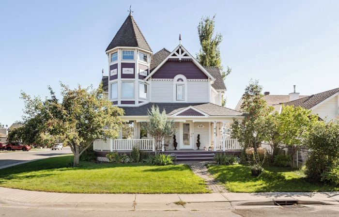 Charming Victorian Home in Okotoks Elegant Comfort & Modern Convenience