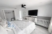 Paradise Palms Beach house with HEATED POOL🏖🌅🐬