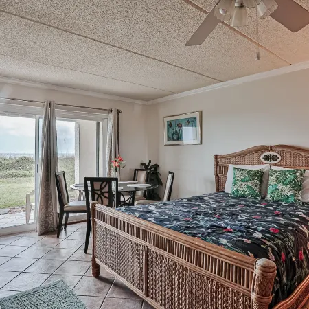 Oceanfront Townhouse With Shared Pools, Ocean View, Wifi, W/d, and Central AC