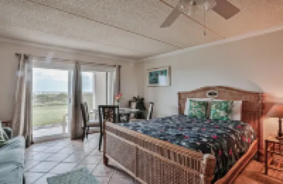 Oceanfront Townhouse With Shared Pools, Ocean View, Wifi, W/d, and Central AC