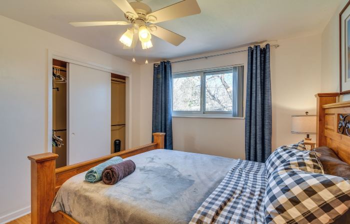 2 Mi to Olde Town! Pet-friendly Haven w/ Sunroom