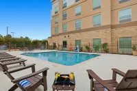Kozy Hotel Houston North - Rooftop Pools