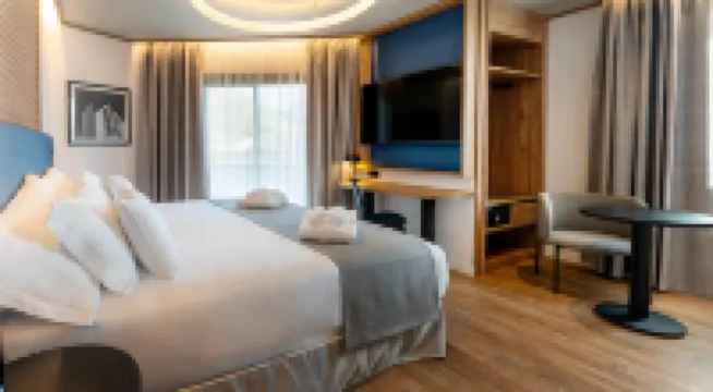 巴塞羅聖克魯斯當代酒店