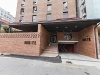 MUTE HOTEL Hotels near أوريوكدو سكاي ووك