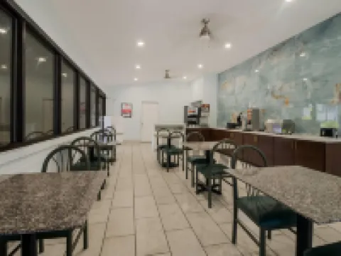 エコノ  ロッジ イン & スイーツ フルトン - ロックポート フルトンのホテル