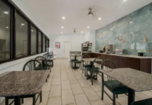 富爾頓羅克波特伊克諾套房酒店