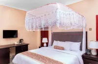 Lavish Suites - balcony