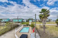 Saltwater Pool! Epic Galveston Bay Group Getaway! - 3-Star