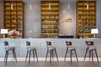 Hilton Brazzaville les Tours Jumelles Hotel & Residences - bar