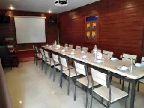 โรงแรมพิมพิมาน บีช โฮเต็ล