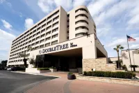 DoubleTree by Hilton Hotel Houston Hobby Airport - balcony