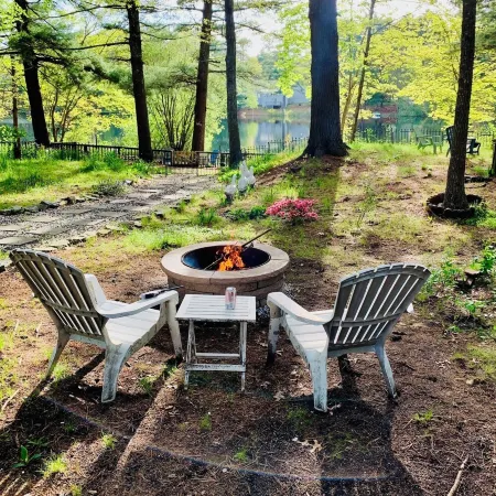 Waterfront Quiet Retreat, Plymouth, Pet Paradise, Private Beach, Sleeps 4