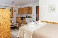 Charming Downtown Retreat with Parking Spot - 2 stelle