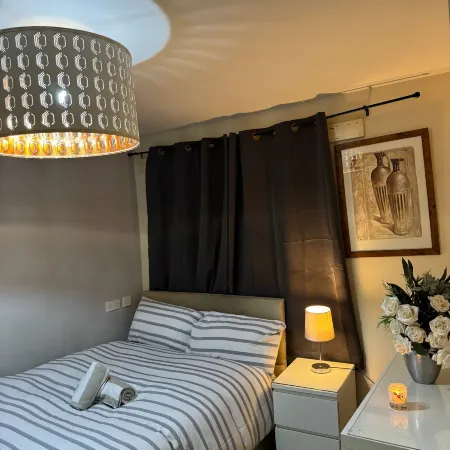 Casa En-suite room w fast wifi, Netflix garden view