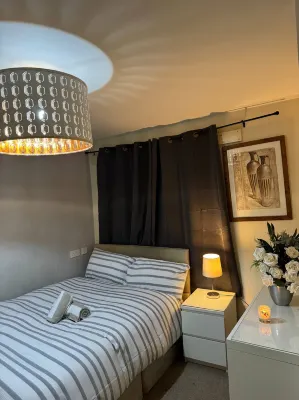 Casa En-suite room w fast wifi, Netflix garden view