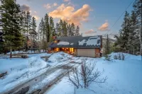 Mtn & Lake Views, Hot Tub, Dog Friendly, Chef's Kitchen, 5 Min to Main St Breck