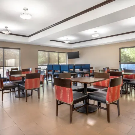 Comfort Suites Old Town Spring