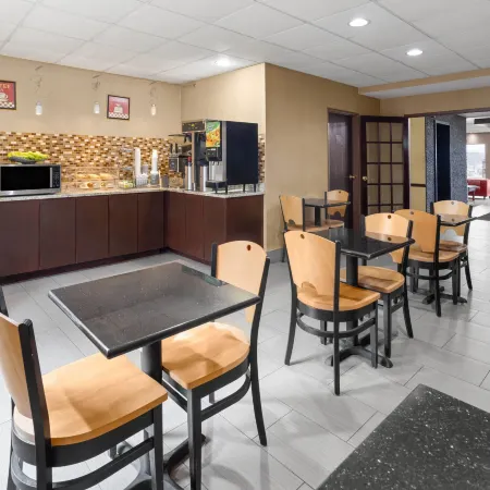 Super 8 by Wyndham Mars/Cranberry/Pittsburgh Area