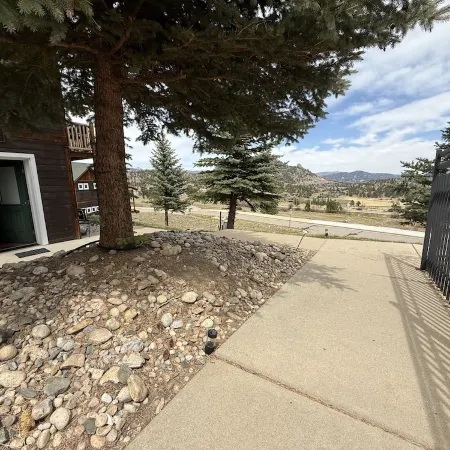 Modern Mountain Cabin Condo w/Steam Shower + Essential Living Design