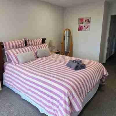 Hidden  Lakes  Haven Rooms