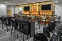 DoubleTree by Hilton Sarasota Bradenton Airport - parking