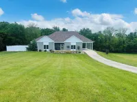 Bourbon Trail Pool Zone! HotTub! PoolTable! PingPong! GoldenTee! BigYard! Pets!