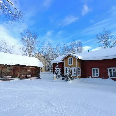 Lauri Historical Log House Manor