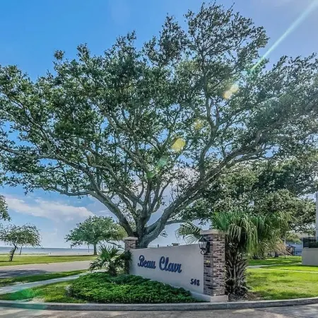 123 Beau Clair - Beachside Townhome With Balcony and Pool in Long Beach