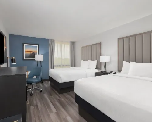 La Quinta Inn & Suites by Wyndham Dallas I-35 Walnut Hill Ln Hotels in der Nähe von Freizeitpark Zero Gravity