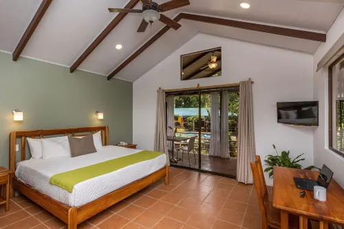 ECOTICA Boutique Hotel - breakfast