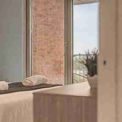 GuestReady - Chic 2-Bed Apartment with Balcony Fitness & Recreational Facilities