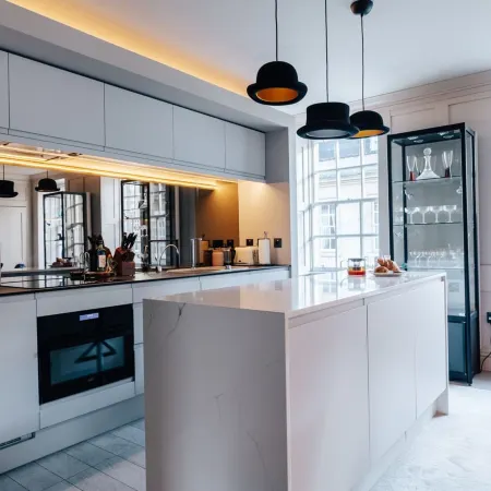 Modern Stylish Central Bath Apartment