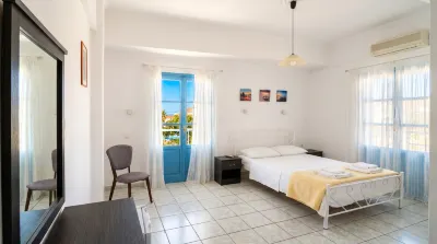 Lume D'oro Syros Hotels in 