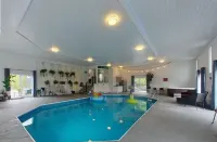 Indoor POOL! Hot Tub! Sauna! at the Blue Haven! - Pools