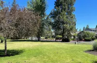 Bend Home: Office, Garage, Parks, Seasonal Pool! - Homestays