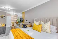A studio apartment close to Sandton and Rosebank - Condos