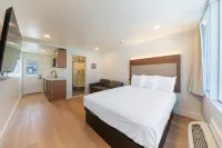 Ocean's Edge Luxury Rentals - Apartments
