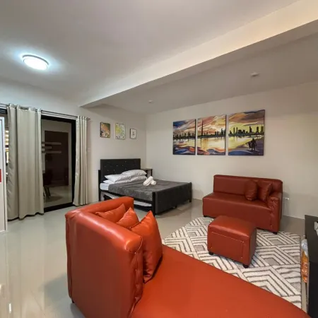 Stay at Diez R1, Queen Bed and Private Kitchen
