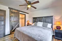 4 Mi to Dtwn: Rustic Fort Worth Apt - Apartments