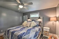 Idyllic Waterfront Escape w/ Private Boat Dock! - Parkplatz
