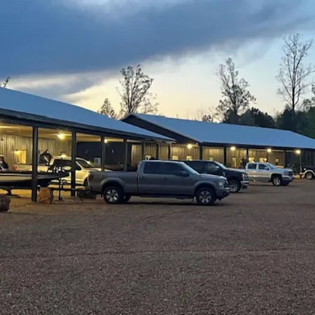 Pickwick Lake Lodge